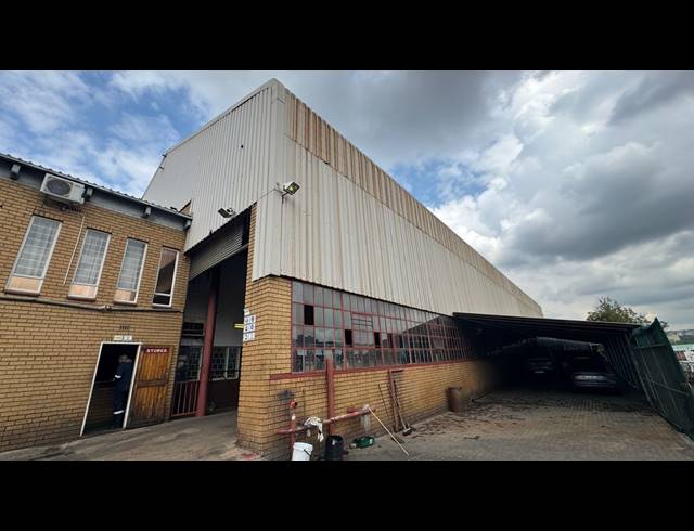 2,500M² WAREHOUSE FOR SALE IN WYNBERG